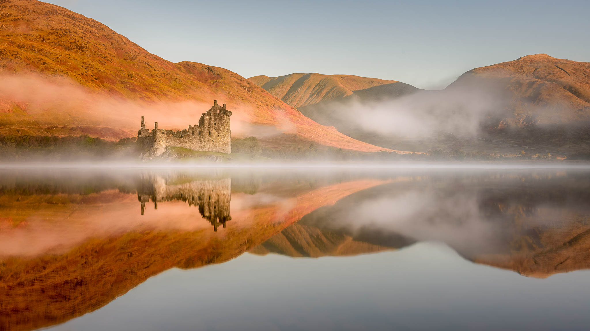 Scotland Kilchurn Castle mist and reflection 31mm f13 8s ISO 100